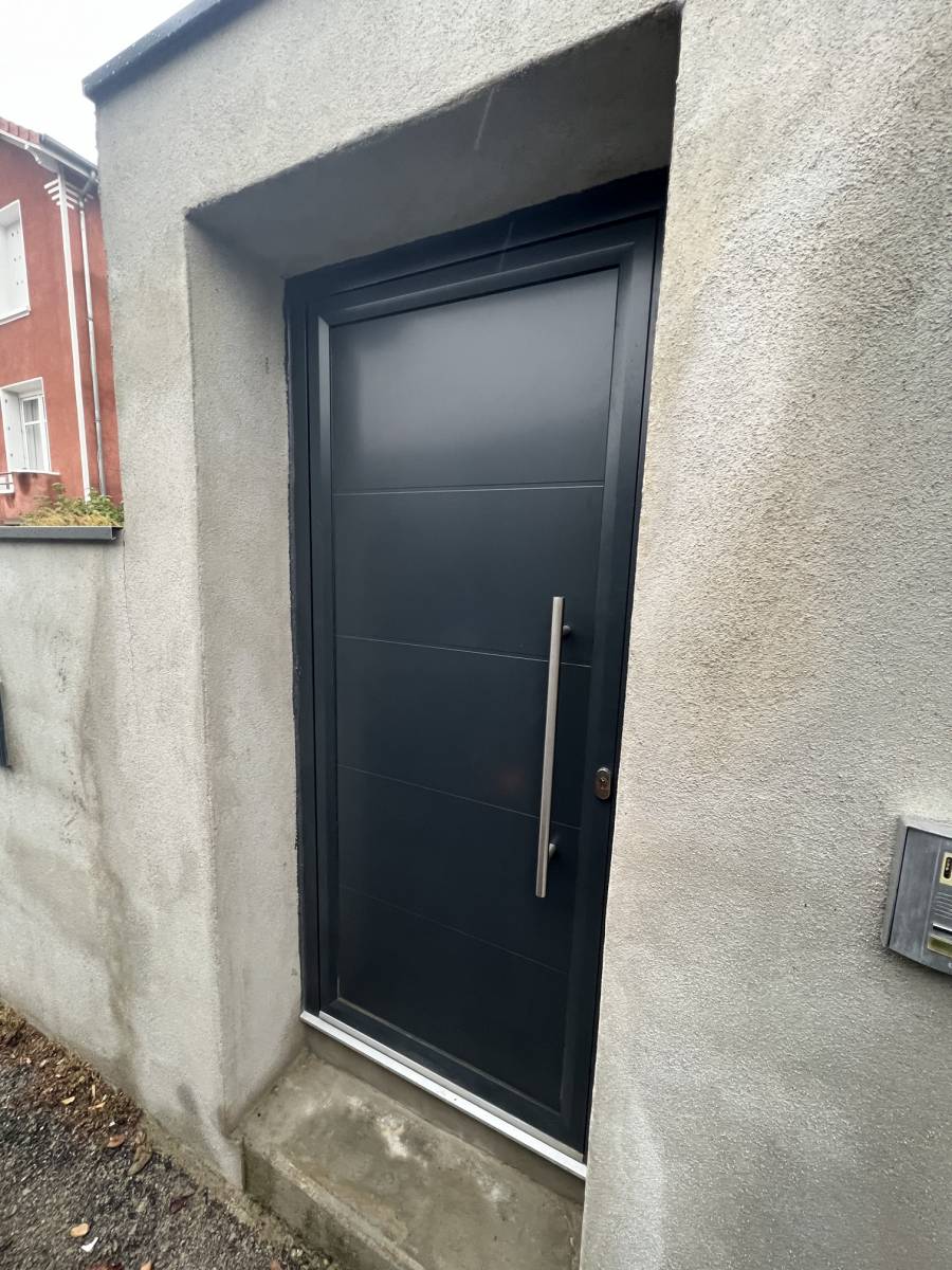 Installer une porte d'entrée sur mesure en alu moderne Rive de Gier